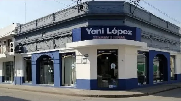 Fachada del local de Yeni López en 25 de Mayo y Laprida